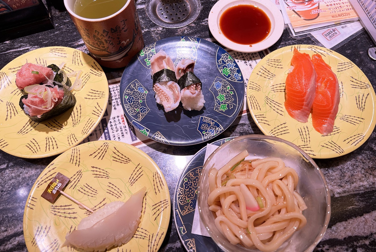 味蕾也是、目光也是，深深吸引人的北海道道東根室魚料迴轉壽司｜根室花丸 銀座店 @。CJ夫人。