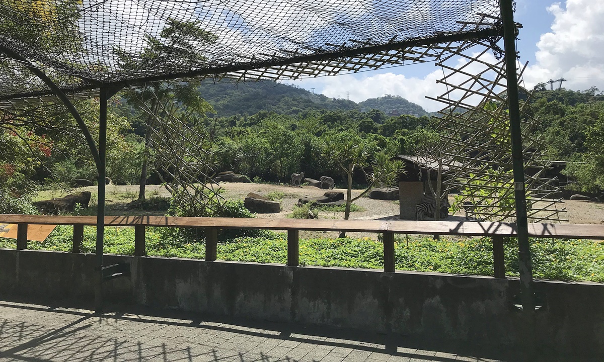 重拾兒時郊遊的快樂，一邊再度將台北盆地盡收眼底！走！先到台北動物園繞一圈，再搭貓空纜車看風景、吃土雞、喝茶去 @。CJ夫人。