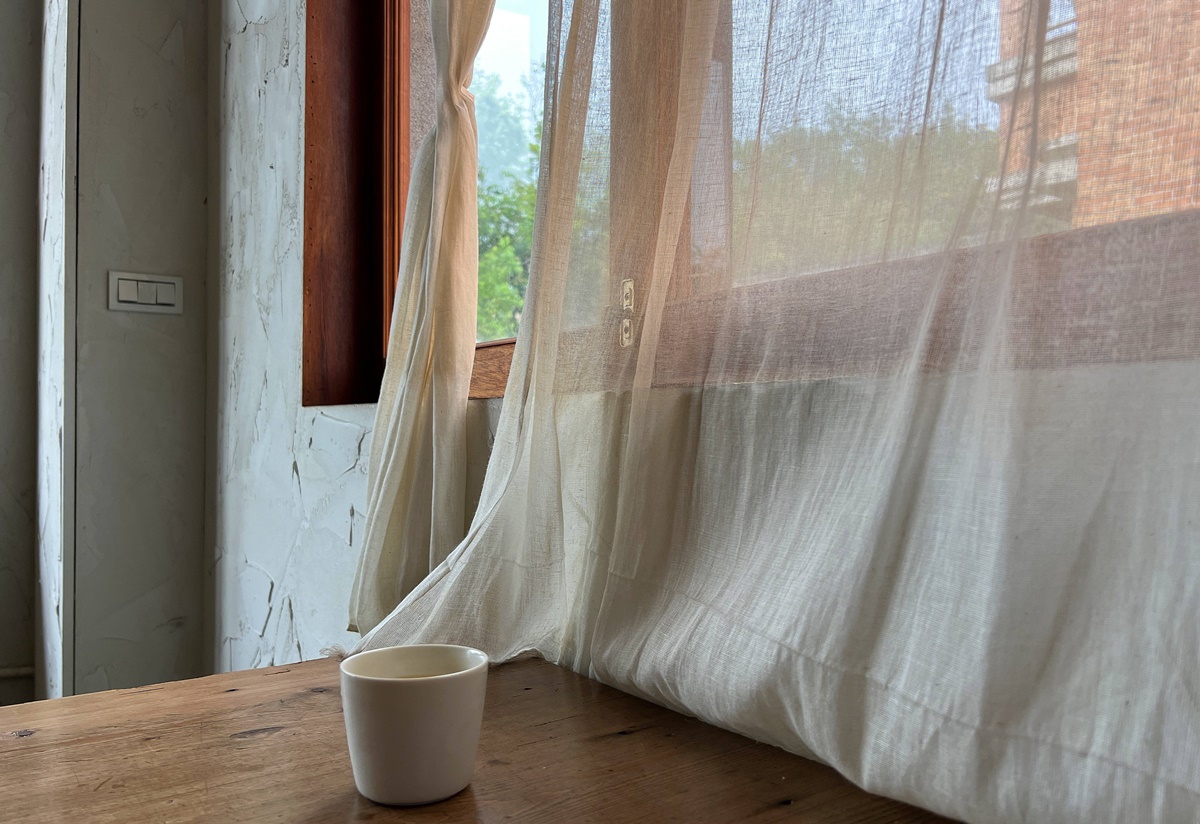 嚮往靜謐有溫度的生活！勾勒嘉義老宅咖啡廳的老派與唯美，荏苒咖啡，找個窗台席坐下嚐嚐甜點、聊聊咖啡。 @。CJ夫人。