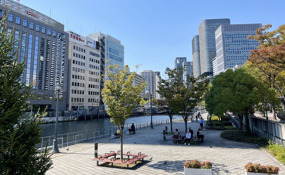 追溯大阪市區第一座公園！如今成了象徵大阪人浪漫與知性的藝文花廊散步道｜大阪中之島公園的週末咖啡散策時光 @。CJ夫人。