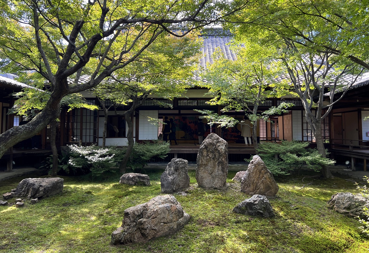 日本京都寺院魅力的完美體現！一次領略日本禪宗文化、枯山水庭園、國寶級藝術品，建仁寺是京都蛋黃區最值得參拜的佛寺之一！ @。CJ夫人。