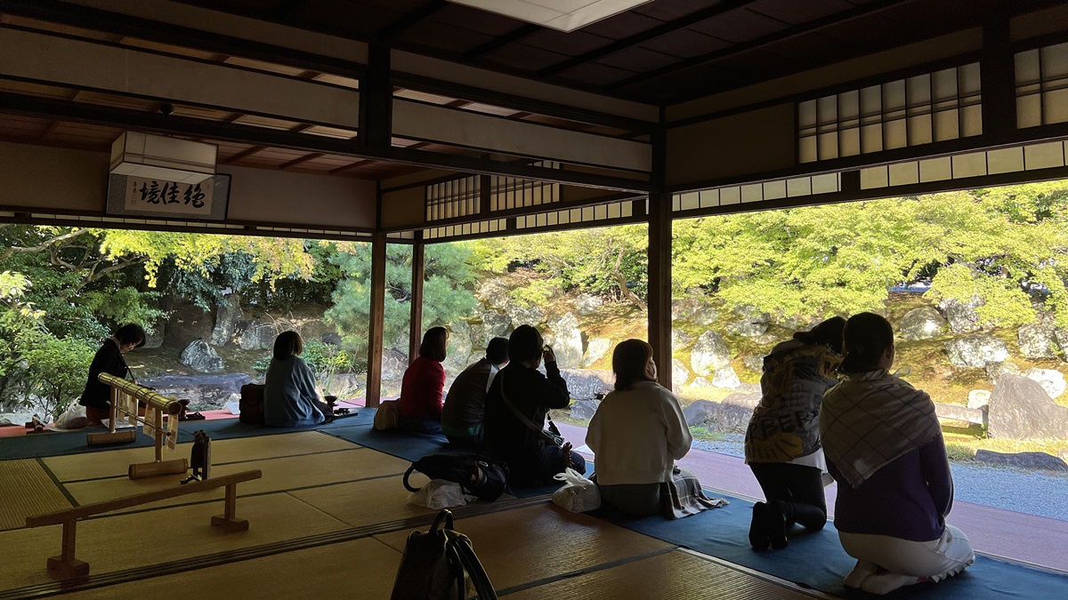 在日常生活中實踐禪宗文化：京都圓德院的坐禪冥想、抄寫佛經與枯山水庭園意境體驗 @。CJ夫人。