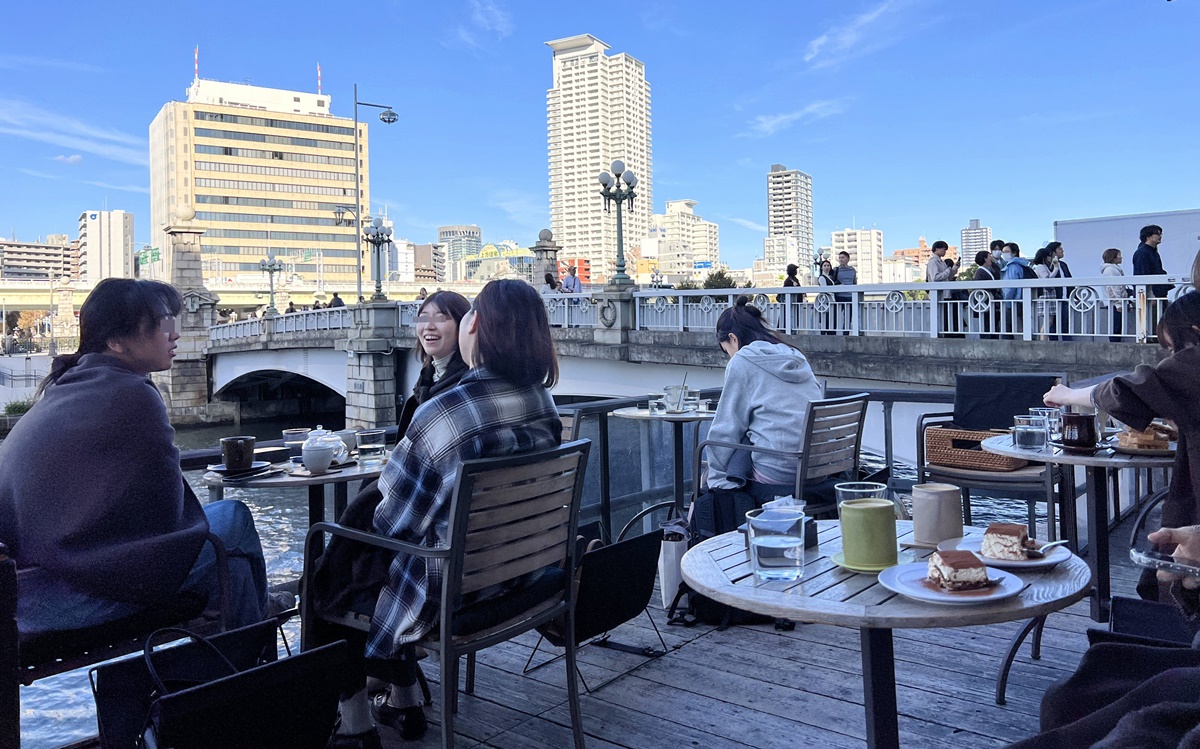 點杯咖啡、再來塊提拉米蘇，靜靜聆聽土佐堀川的日常吐息！大阪中之島北濱車站咖啡甜點烘焙坊MOTO COFFEE @。CJ夫人。