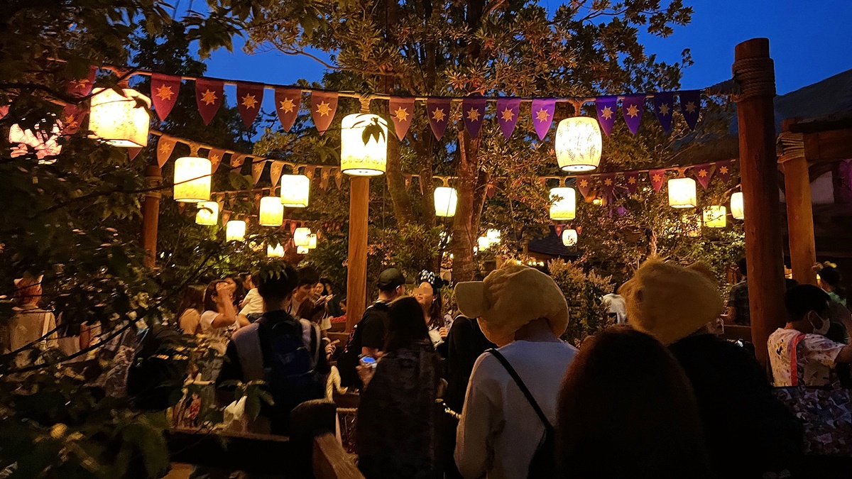 東京迪士尼海洋夢幻泉鄉（Tokyo DisneySea Fantasy Springs）／魔髮奇緣樂佩公主森林（Rapunzel&#8217;s Forest）開幕日入場全面感受：最美好的一天，就是天燈盛會的今天！ @。CJ夫人。