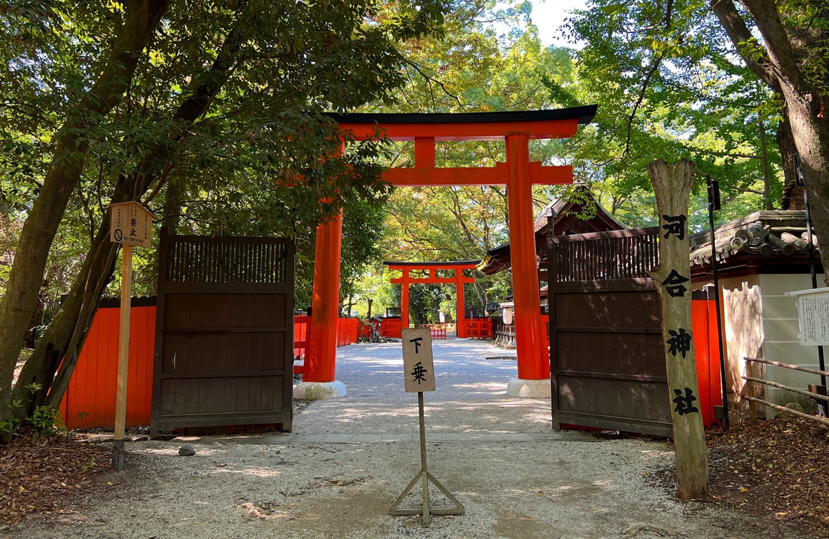 讓第一美麗神玉依姬命見證你的美麗心願！不能錯過京都河合神社充滿美麗儀式感的鏡繪馬與美人水！ @。CJ夫人。