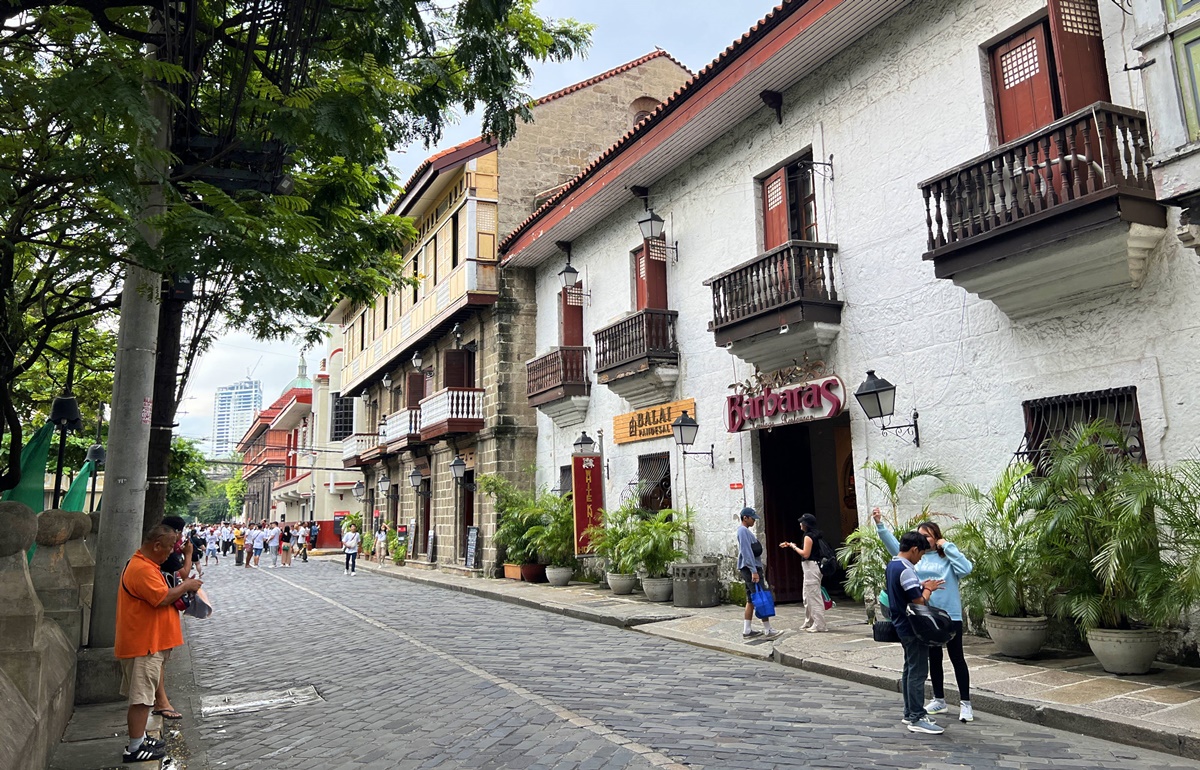 解鎖古王城謎一般的裏街深巷，漫遊隨紀屬於21世紀的菲律賓馬尼拉古王城區（Intramuros）與王城區三輪腳踏車（Pedicabs）搭乘心得影片 @。CJ夫人。