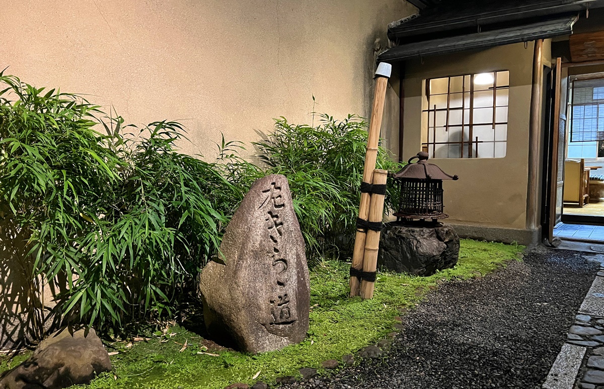 一間值得靜下心來追求蕎麥麵純粹滋味的百年老麵舖｜京都市役所周邊的京都蕎麥麵專賣店 晦庵 河道屋 @。CJ夫人。