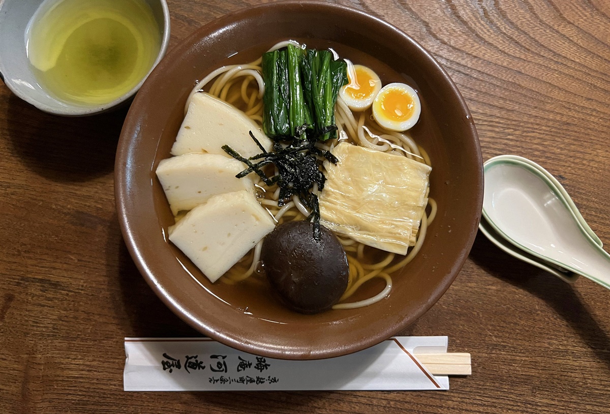 一間值得靜下心來追求蕎麥麵純粹滋味的百年老麵舖｜京都市役所周邊的京都蕎麥麵專賣店 晦庵 河道屋 @。CJ夫人。