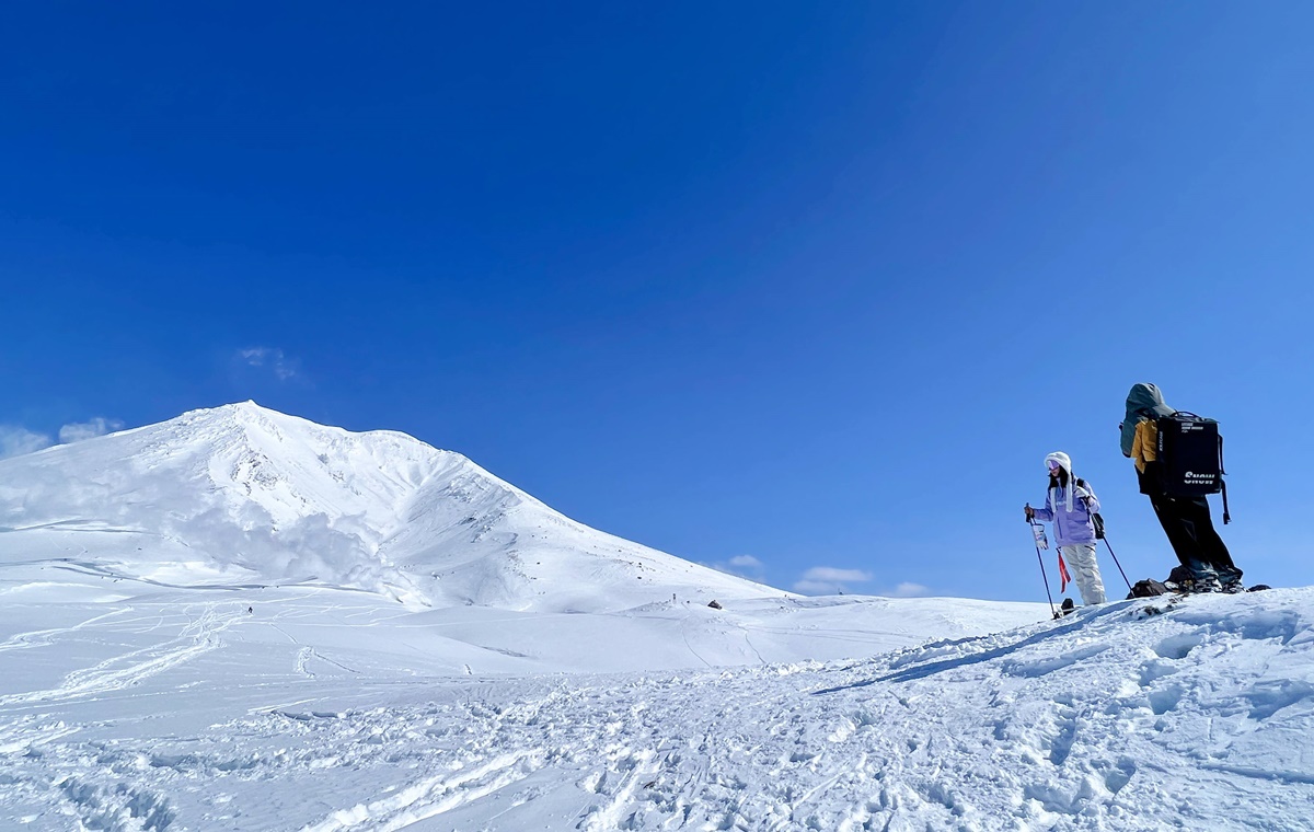 一步步接近北海道的最高點，正式邁入眾神遊樂園的大雪山國立公園｜北海道大雪山旭岳（Mt. Asahidake）、冬天雪地健行與大雪山旭岳纜車一日紀行 @。CJ夫人。