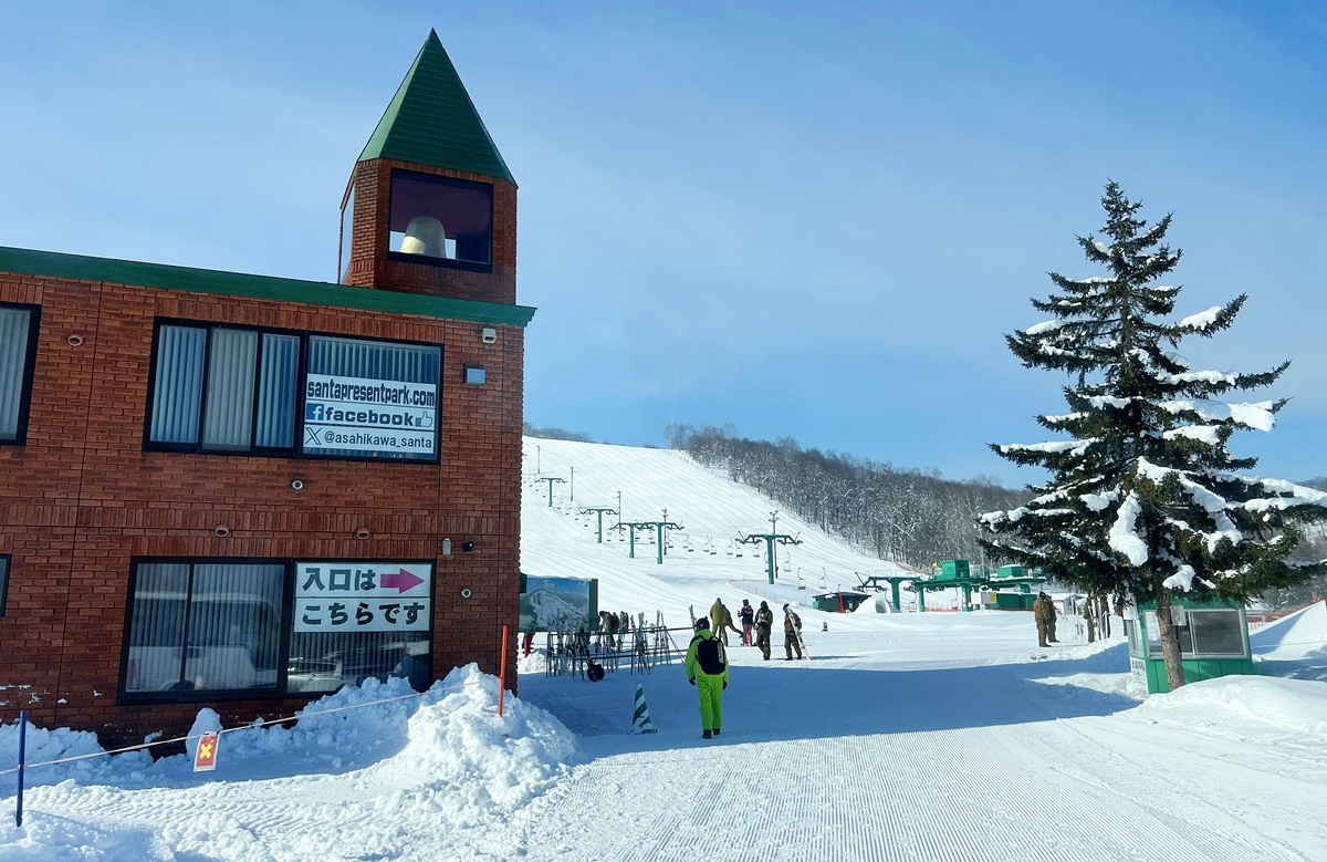 日本北海道滑雪城市，旭川市Asahikawa的霸氣宣言：讓每個人都能輕鬆抵達雪地，隨時展開冬季滑雪運動的一天！ @。CJ夫人。