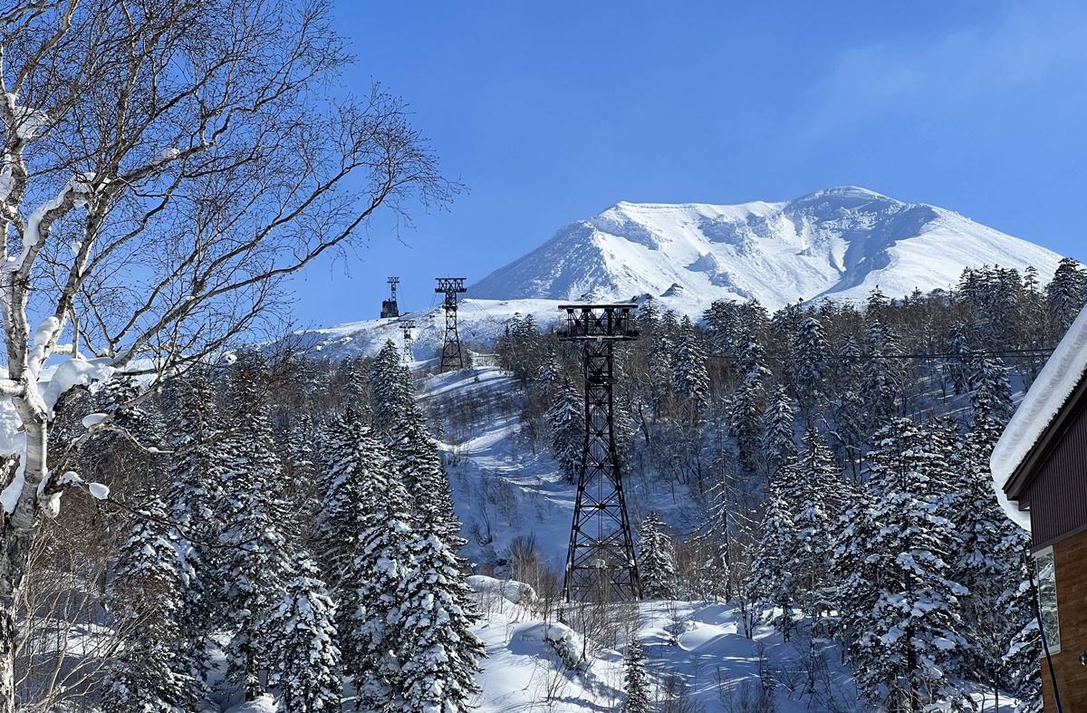 一步步接近北海道的最高點，正式邁入眾神遊樂園的大雪山國立公園｜北海道大雪山旭岳（Mt. Asahidake）、冬天雪地健行與大雪山旭岳纜車一日紀行 @。CJ夫人。