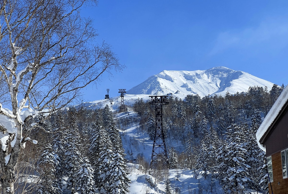 日本北海道滑雪城市，旭川市Asahikawa的霸氣宣言：讓每個人都能輕鬆抵達雪地，隨時展開冬季滑雪運動的一天！ @。CJ夫人。