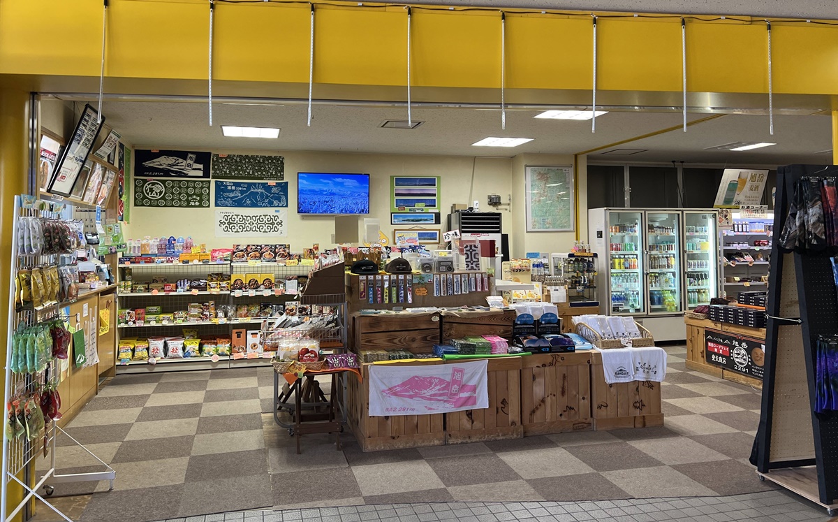 一步步接近北海道的最高點，正式邁入眾神遊樂園的大雪山國立公園｜北海道大雪山旭岳（Mt. Asahidake）、冬天雪地健行與大雪山旭岳纜車一日紀行 @。CJ夫人。