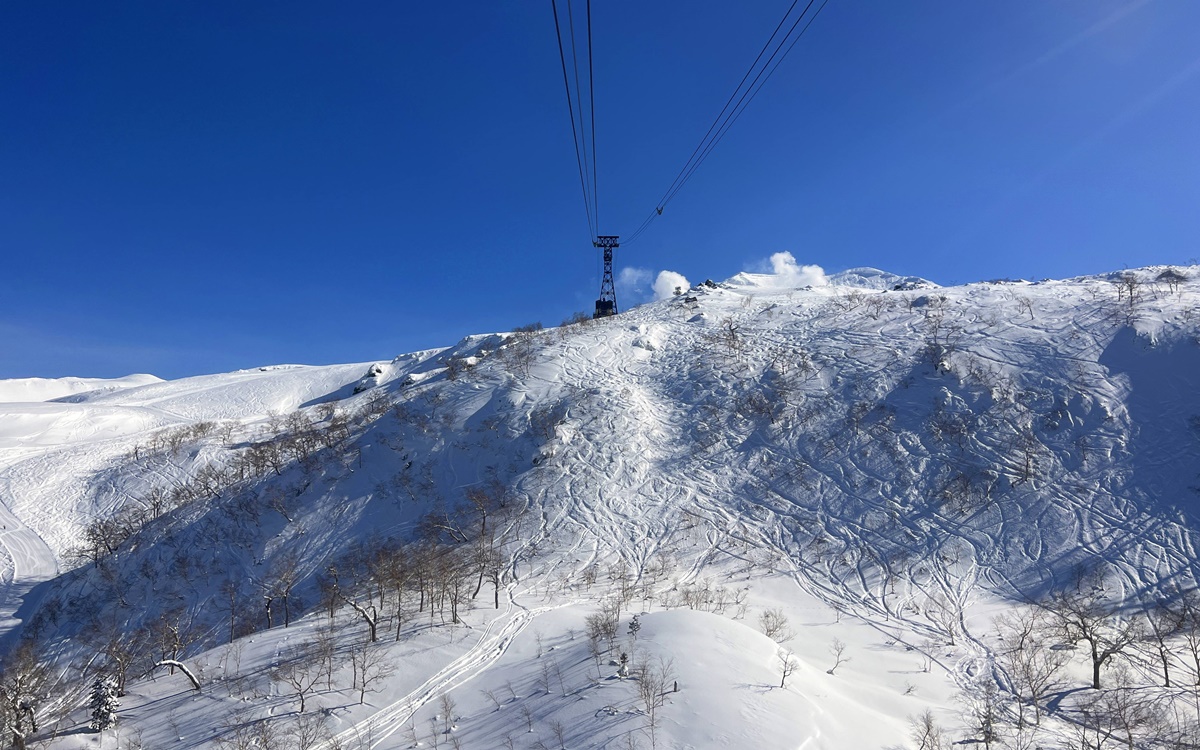 一步步接近北海道的最高點，正式邁入眾神遊樂園的大雪山國立公園｜北海道大雪山旭岳（Mt. Asahidake）、冬天雪地健行與大雪山旭岳纜車一日紀行 @。CJ夫人。