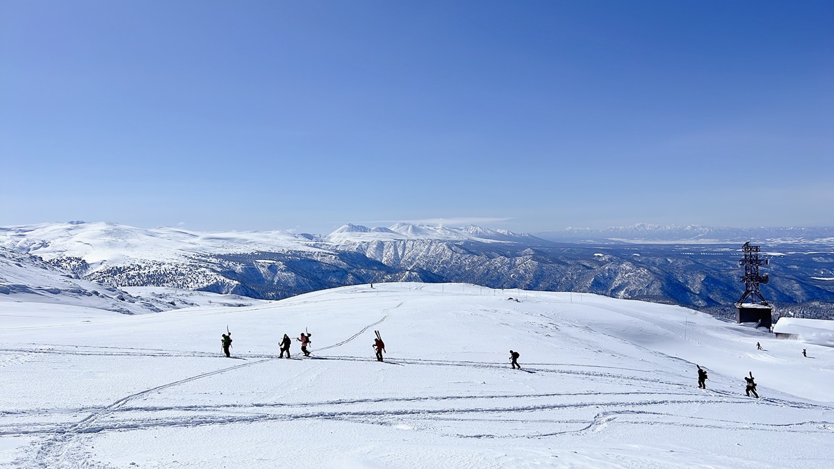 一步步接近北海道的最高點，正式邁入眾神遊樂園的大雪山國立公園｜北海道大雪山旭岳（Mt. Asahidake）、冬天雪地健行與大雪山旭岳纜車一日紀行 @。CJ夫人。