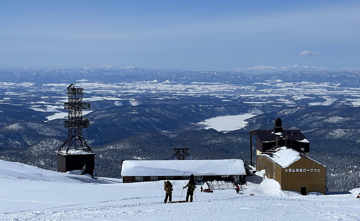 一步步接近北海道的最高點，正式邁入眾神遊樂園的大雪山國立公園｜北海道大雪山旭岳（Mt. Asahidake）、冬天雪地健行與大雪山旭岳纜車一日紀行 @。CJ夫人。