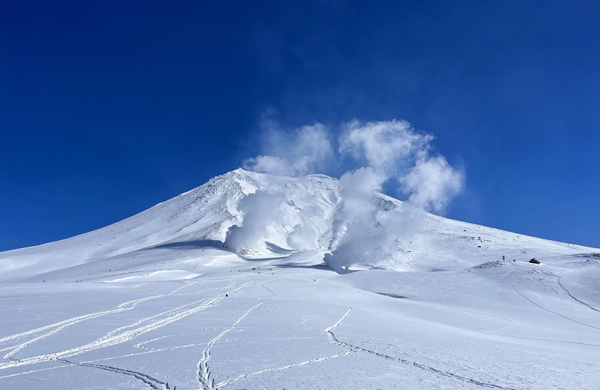 一步步接近北海道的最高點，正式邁入眾神遊樂園的大雪山國立公園｜北海道大雪山旭岳（Mt. Asahidake）、冬天雪地健行與大雪山旭岳纜車一日紀行 @。CJ夫人。