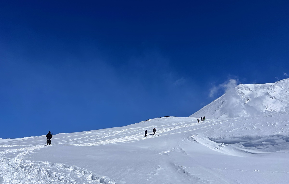 一步步接近北海道的最高點，正式邁入眾神遊樂園的大雪山國立公園｜北海道大雪山旭岳（Mt. Asahidake）、冬天雪地健行與大雪山旭岳纜車一日紀行 @。CJ夫人。