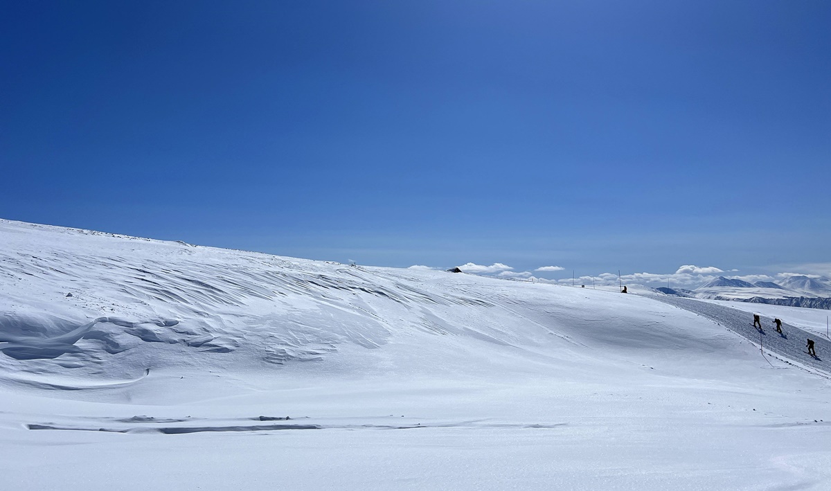 一步步接近北海道的最高點，正式邁入眾神遊樂園的大雪山國立公園｜北海道大雪山旭岳（Mt. Asahidake）、冬天雪地健行與大雪山旭岳纜車一日紀行 @。CJ夫人。