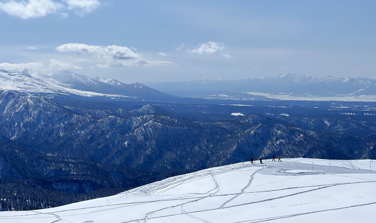 一步步接近北海道的最高點，正式邁入眾神遊樂園的大雪山國立公園｜北海道大雪山旭岳（Mt. Asahidake）、冬天雪地健行與大雪山旭岳纜車一日紀行 @。CJ夫人。