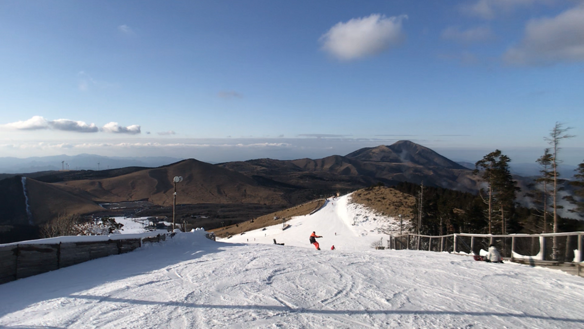 【2025年九州九重森林滑雪、冬遊阿蘇火山之旅】僅此1團報名中！旅行者心中最理想的滑雪之旅！日本絕景的滑雪場、新手友善的滑雪道、傳統一泊二食的日式旅宿、冬季限定的賞雪設施與體驗！ @。CJ夫人。