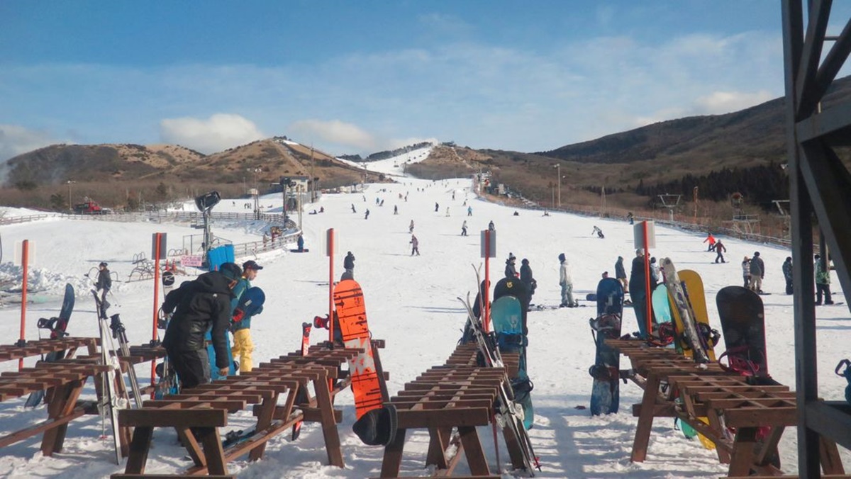 【2025年九州九重森林滑雪、冬遊阿蘇火山之旅】僅此1團報名中！旅行者心中最理想的滑雪之旅！日本絕景的滑雪場、新手友善的滑雪道、傳統一泊二食的日式旅宿、冬季限定的賞雪設施與體驗！ @。CJ夫人。