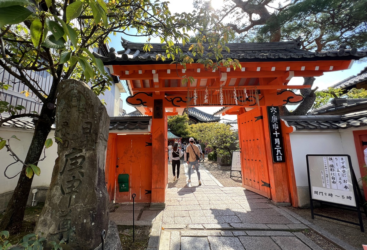 京都穿和服拍美照一定會來的神社！京都東山大黑山金剛寺 八坂庚申堂與五顏六色的くくり猿的願望猴牆 @。CJ夫人。