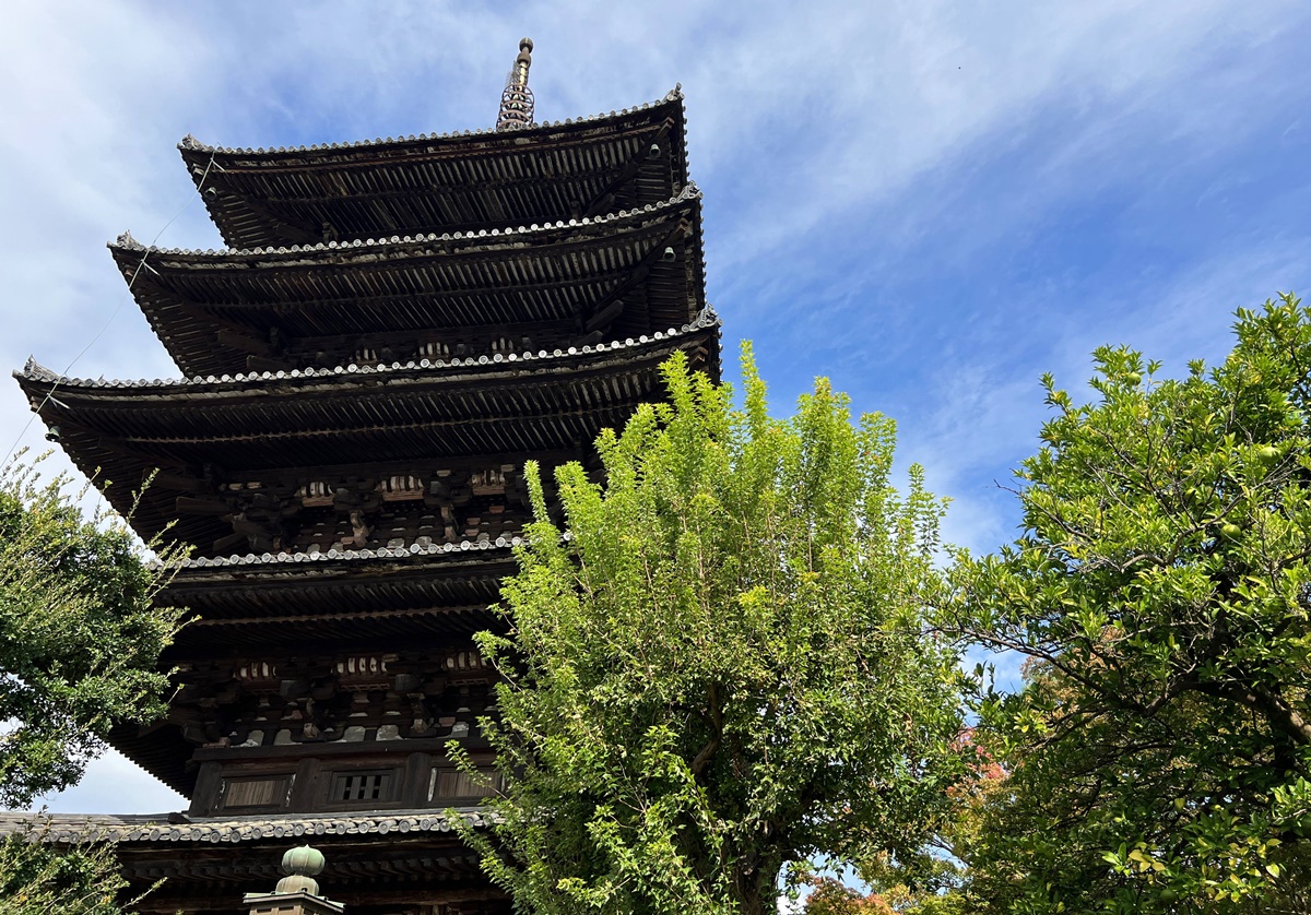 京都穿和服拍美照一定會來的神社！京都東山大黑山金剛寺 八坂庚申堂與五顏六色的くくり猿的願望猴牆 @。CJ夫人。