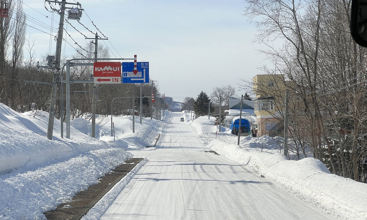 日本北海道旭川神居滑雪場（Kamui Ski Links）自助滑雪攻略！北海道自助滑雪者的必推聖地，長距離、連續彎道、未壓雪樹林區你都找得到！ @。CJ夫人。