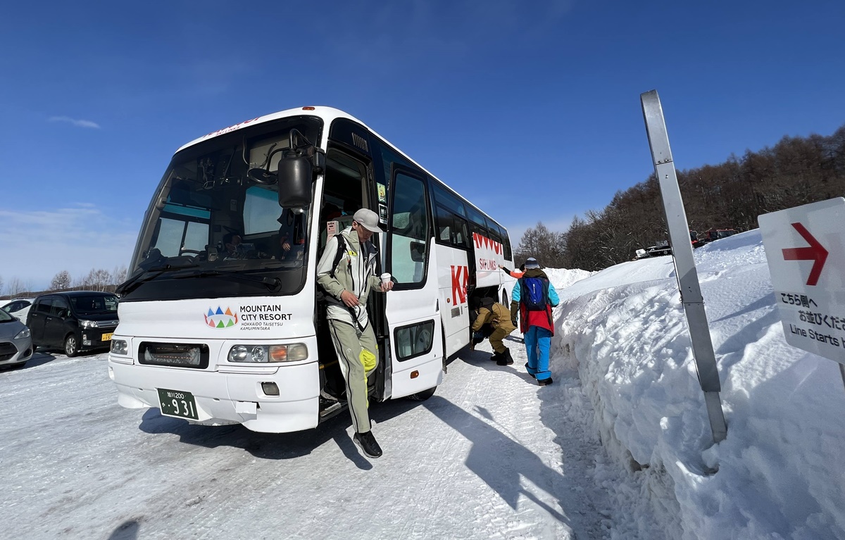 日本北海道旭川神居滑雪場（Kamui Ski Links）自助滑雪攻略！北海道自助滑雪者的必推聖地，長距離、連續彎道、未壓雪樹林區你都找得到！ @。CJ夫人。