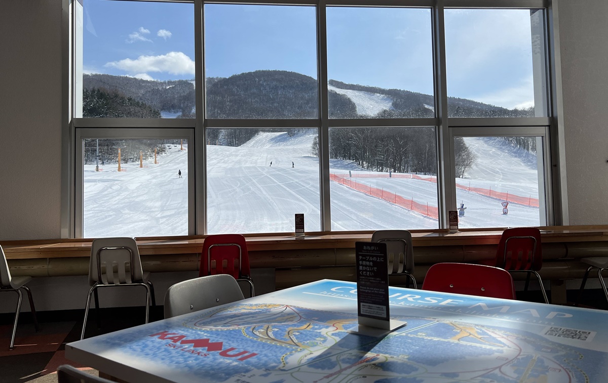 日本北海道旭川神居滑雪場（Kamui Ski Links）自助滑雪攻略！北海道自助滑雪者的必推聖地，長距離、連續彎道、未壓雪樹林區你都找得到！ @。CJ夫人。