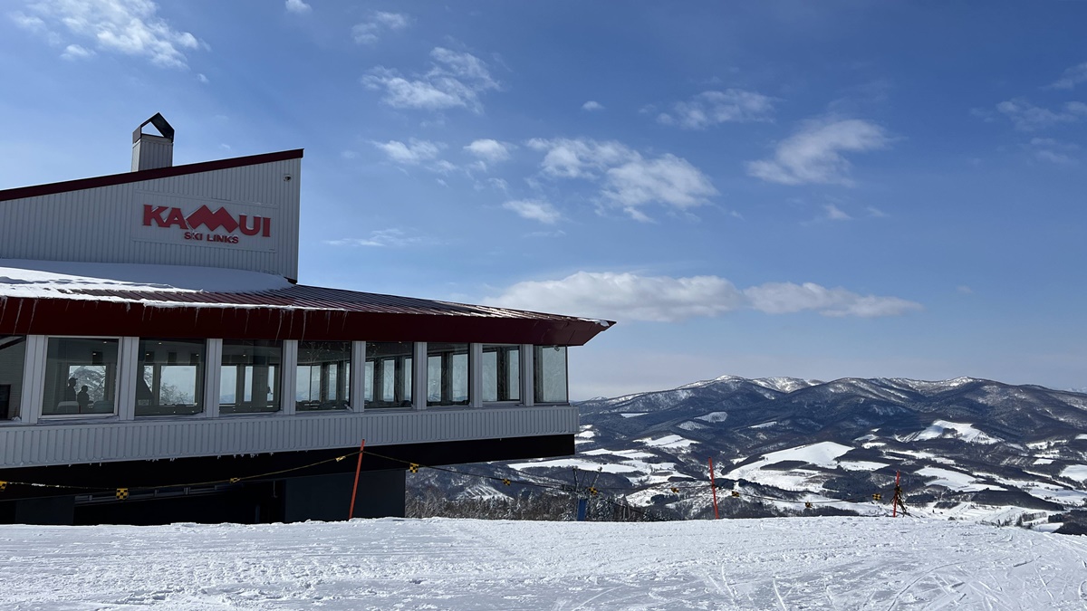 日本北海道旭川神居滑雪場（Kamui Ski Links）自助滑雪攻略！北海道自助滑雪者的必推聖地，長距離、連續彎道、未壓雪樹林區你都找得到！ @。CJ夫人。