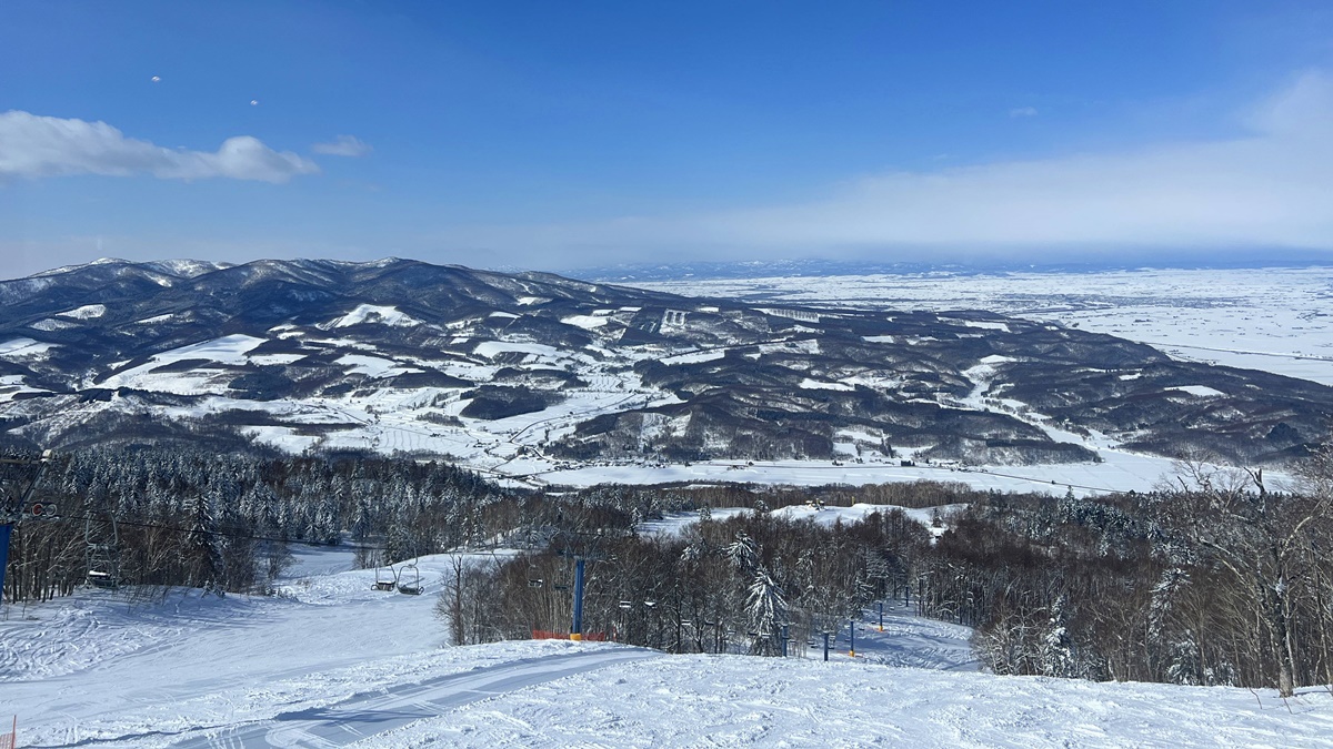 日本北海道旭川神居滑雪場（Kamui Ski Links）自助滑雪攻略！北海道自助滑雪者的必推聖地，長距離、連續彎道、未壓雪樹林區你都找得到！ @。CJ夫人。