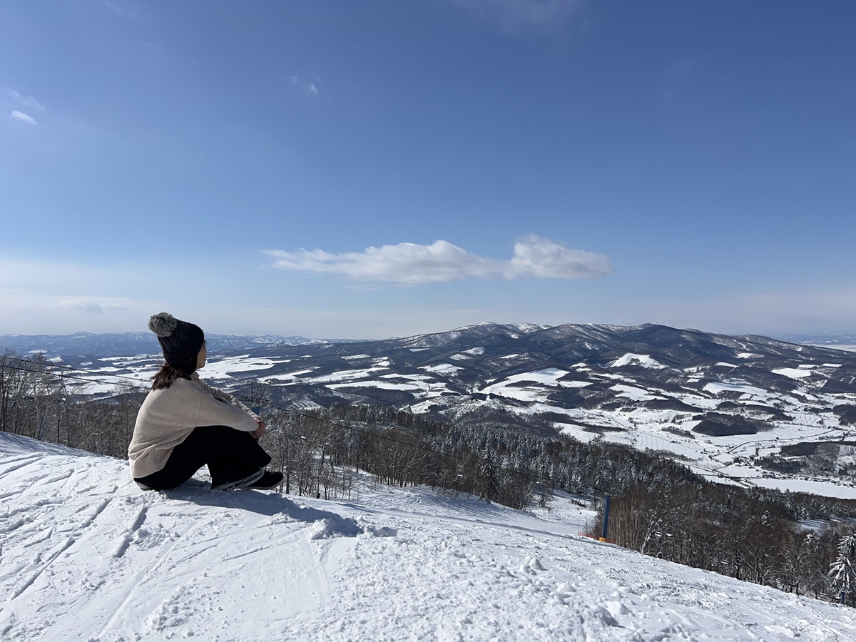 日本北海道旭川神居滑雪場（Kamui Ski Links）自助滑雪攻略！北海道自助滑雪者的必推聖地，長距離、連續彎道、未壓雪樹林區你都找得到！ @。CJ夫人。