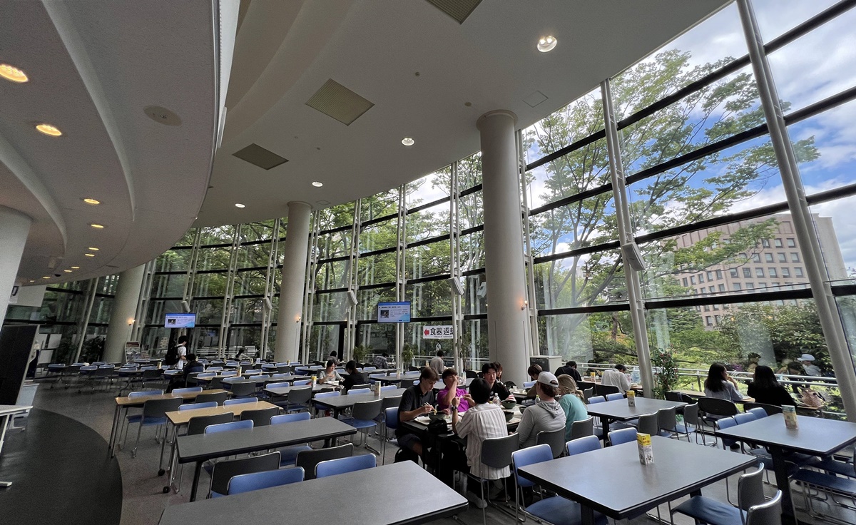 切換到另一種東京旅行節奏！前進早稻田大學探探東京藝文校園生活與玻璃屋校園食堂｜大隈庭園學生自助食堂／大隈ガーデンハウスカフェテリア（Okuma garden house） @。CJ夫人。