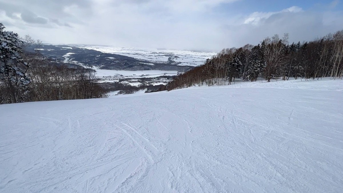 日本北海道旭川神居滑雪場（Kamui Ski Links）自助滑雪攻略！北海道自助滑雪者的必推聖地，長距離、連續彎道、未壓雪樹林區你都找得到！ @。CJ夫人。