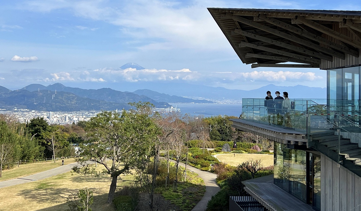 一個讓富士山與大海對話的城市，靜岡坐擁與海相伴的富士山日常風光！靜岡無料景點 日本平夢迴廊展望露台（日本平夢テラス） @。CJ夫人。