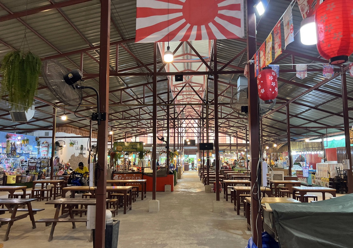 泰國當地人週末會來的鄉間版水上市場！慢速船遊運河、快速船去喝咖啡，最後再吃一輪烤魚烤大蝦｜泰國曼谷 空叻瑪榮水上市場（Khlong Lat Mayom Floating Market） @。CJ夫人。