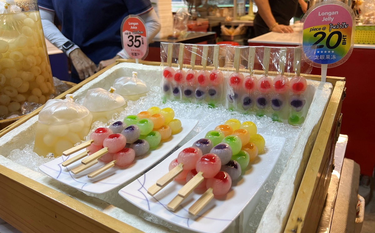 泰國當地人週末會來的鄉間版水上市場！慢速船遊運河、快速船去喝咖啡，最後再吃一輪烤魚烤大蝦｜泰國曼谷 空叻瑪榮水上市場（Khlong Lat Mayom Floating Market） @。CJ夫人。