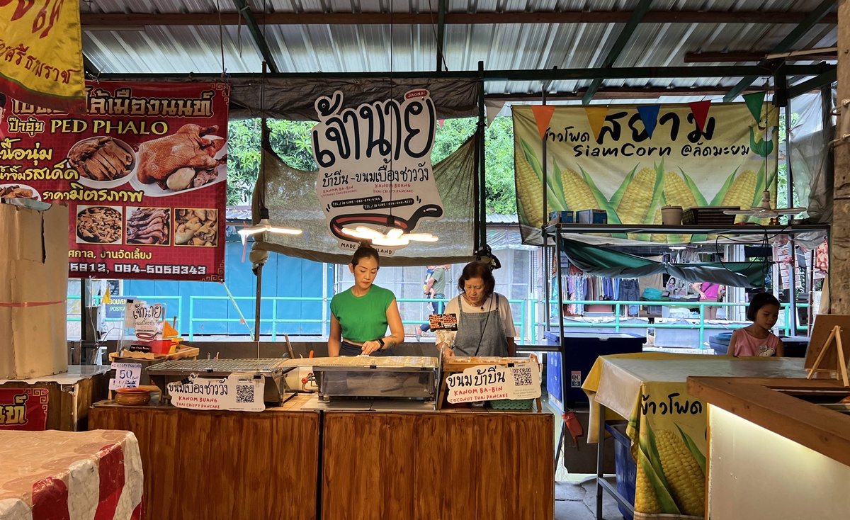 泰國當地人週末會來的鄉間版水上市場！慢速船遊運河、快速船去喝咖啡，最後再吃一輪烤魚烤大蝦｜泰國曼谷 空叻瑪榮水上市場（Khlong Lat Mayom Floating Market） @。CJ夫人。