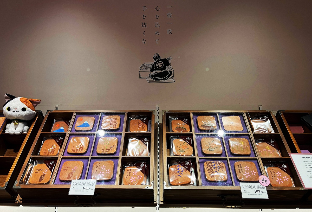 傳承自大江戸時代的飲食版畫！一塊松﨑三味胴瓦煎餅獻上的的四季祝賀｜ 東京銀座老字號點心伴手禮 銀座松崎煎餅 本店／MATSUZAKI SHOTEN @。CJ夫人。