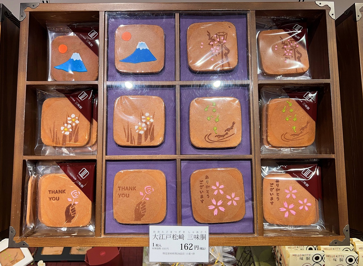 傳承自大江戸時代的飲食版畫！一塊松﨑三味胴瓦煎餅獻上的的四季祝賀｜ 東京銀座老字號點心伴手禮 銀座松崎煎餅 本店／MATSUZAKI SHOTEN @。CJ夫人。