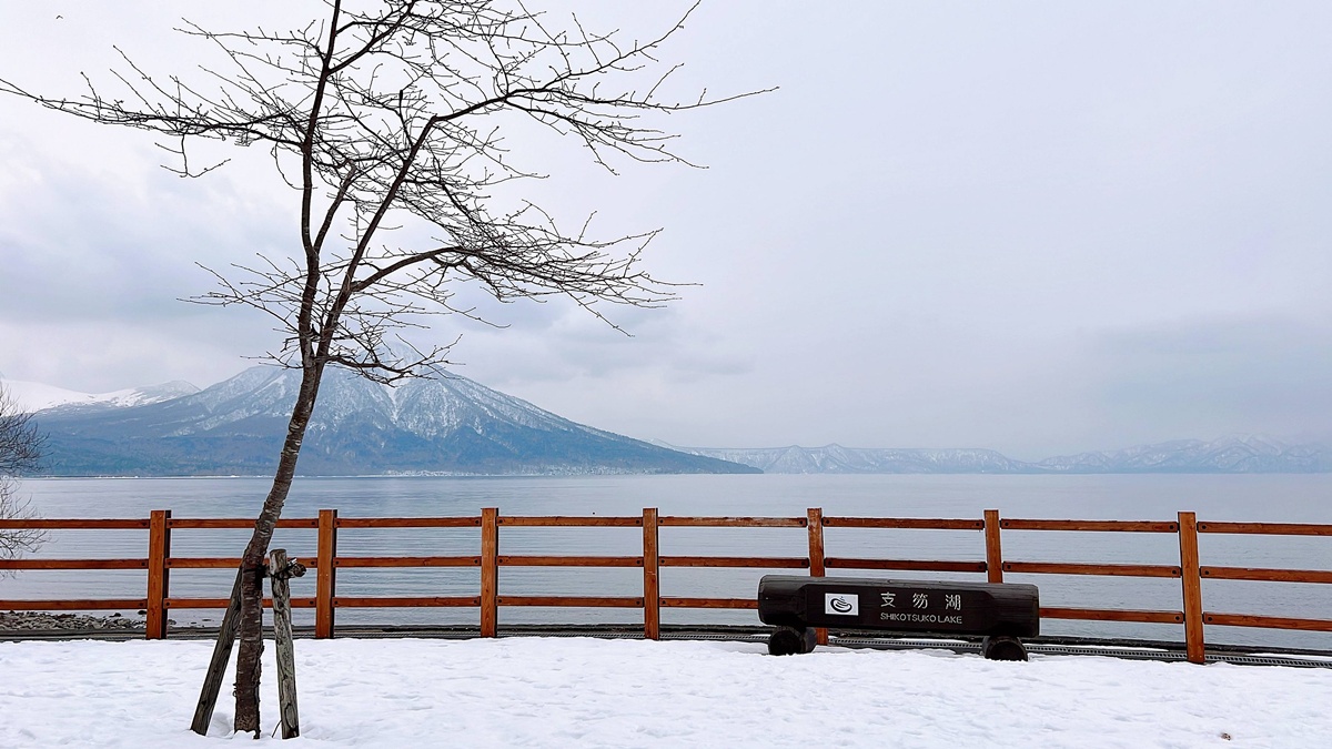 北海道最安靜的冬日一隅，靜得都能聽見冰濤融化的聲音。冬季日本北海道支笏湖一日遊行程安排，僅獻給喜愛小眾漫遊的旅行者。 @。CJ夫人。