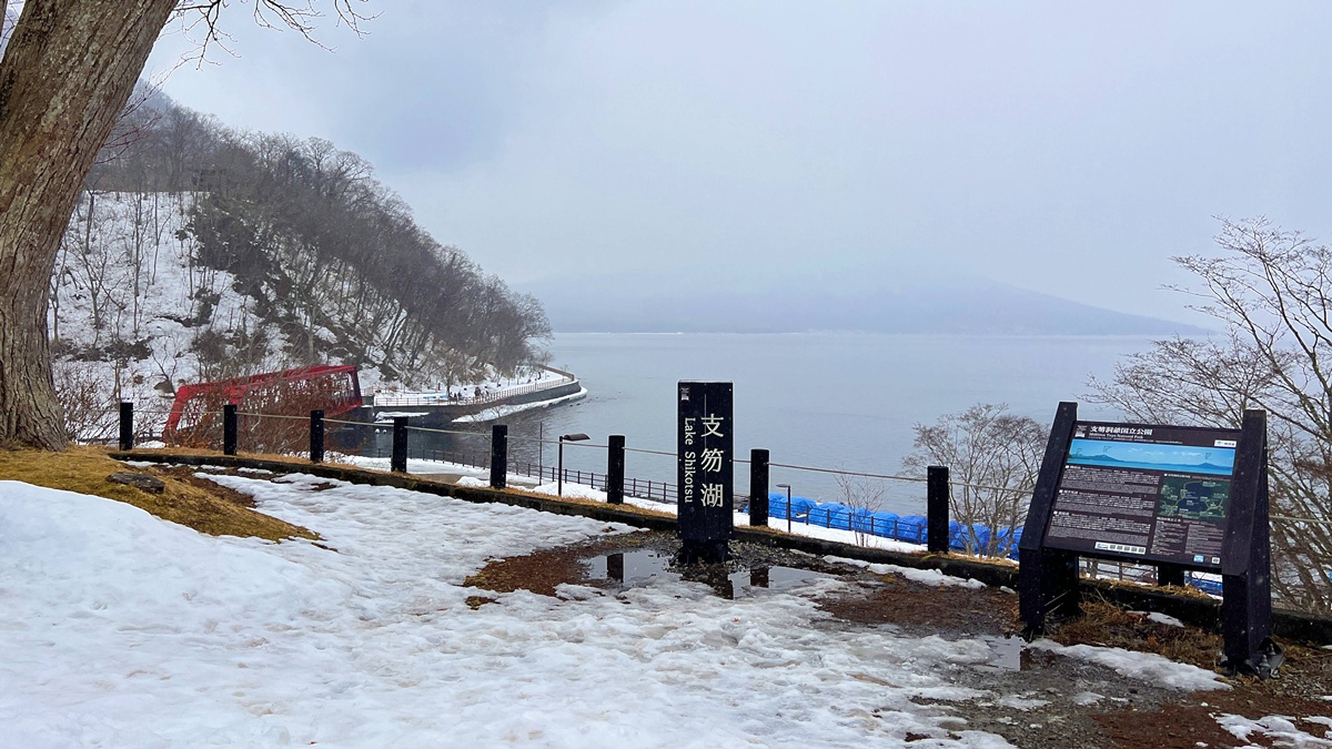 北海道最安靜的冬日一隅，靜得都能聽見冰濤融化的聲音。冬季日本北海道支笏湖一日遊行程安排，僅獻給喜愛小眾漫遊的旅行者。 @。CJ夫人。