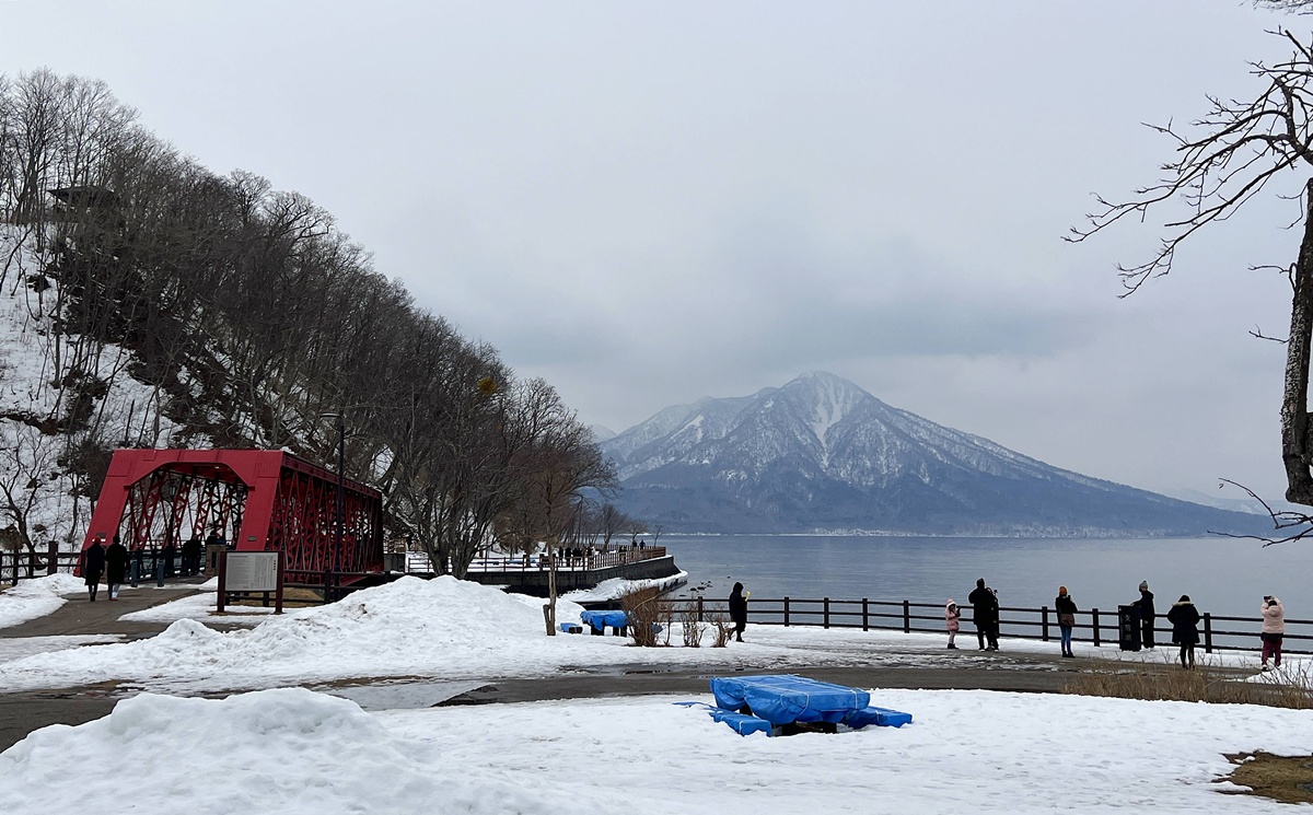 北海道最安靜的冬日一隅，靜得都能聽見冰濤融化的聲音。冬季日本北海道支笏湖一日遊行程安排，僅獻給喜愛小眾漫遊的旅行者。 @。CJ夫人。