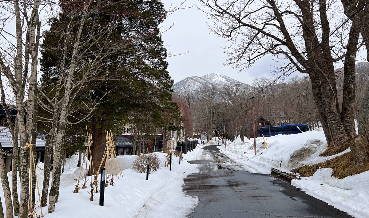 北海道最安靜的冬日一隅，靜得都能聽見冰濤融化的聲音。冬季日本北海道支笏湖一日遊行程安排，僅獻給喜愛小眾漫遊的旅行者。 @。CJ夫人。