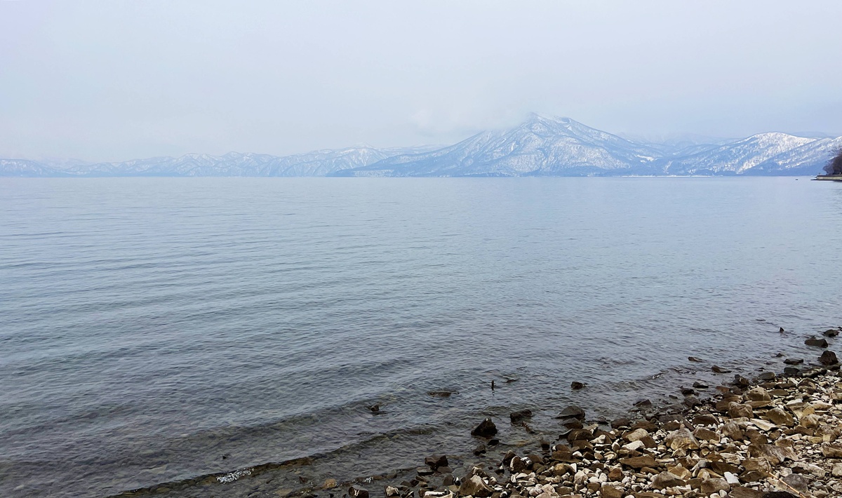 北海道最安靜的冬日一隅，靜得都能聽見冰濤融化的聲音。冬季日本北海道支笏湖一日遊行程安排，僅獻給喜愛小眾漫遊的旅行者。 @。CJ夫人。
