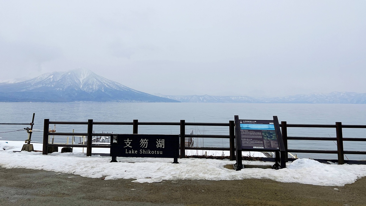 北海道最安靜的冬日一隅，靜得都能聽見冰濤融化的聲音。冬季日本北海道支笏湖一日遊行程安排，僅獻給喜愛小眾漫遊的旅行者。 @。CJ夫人。