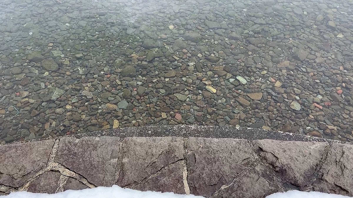 北海道最安靜的冬日一隅，靜得都能聽見冰濤融化的聲音。冬季日本北海道支笏湖一日遊行程安排，僅獻給喜愛小眾漫遊的旅行者。 @。CJ夫人。