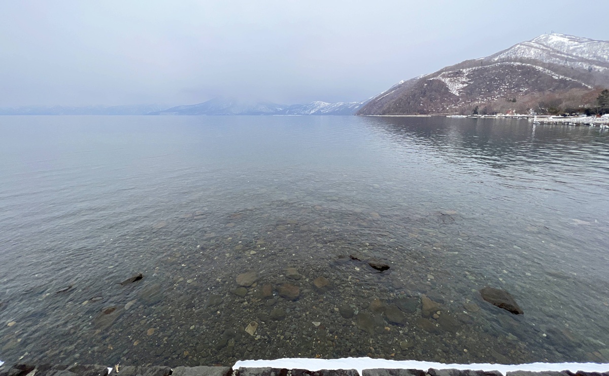 北海道最安靜的冬日一隅，靜得都能聽見冰濤融化的聲音。冬季日本北海道支笏湖一日遊行程安排，僅獻給喜愛小眾漫遊的旅行者。 @。CJ夫人。